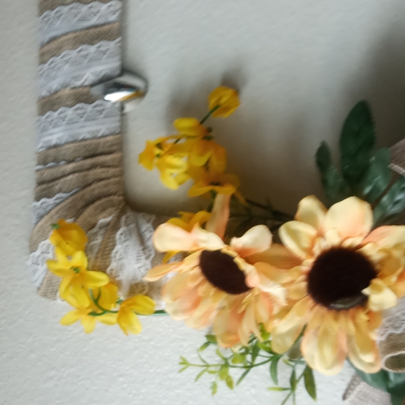 Springtime Frame Wreath - Picture 5 of 5